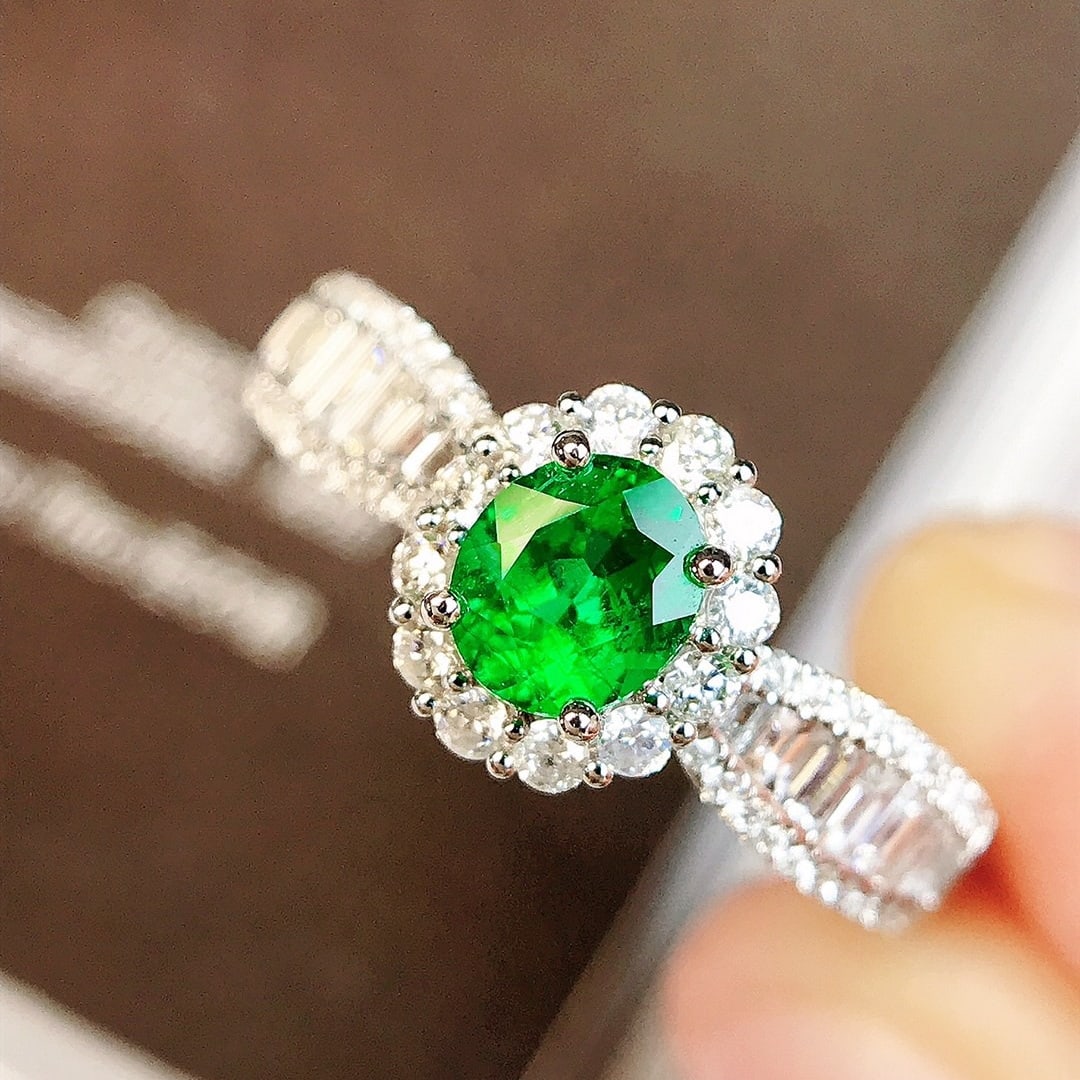 14k Gold 0.87 Ctw Vivid Green Natural Emerald & Diamond Ring - 3