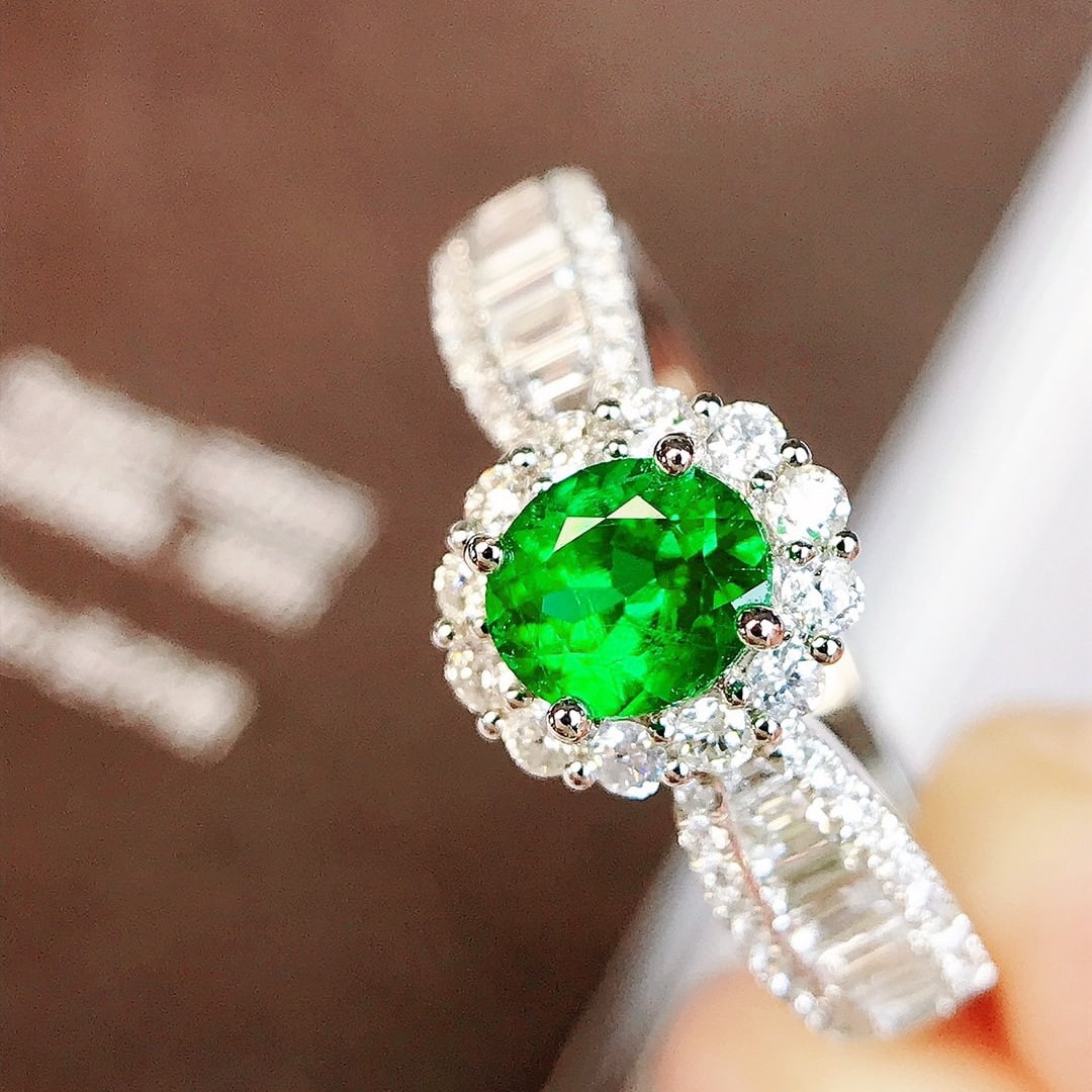 14k Gold 0.87 Ctw Vivid Green Natural Emerald & Diamond Ring - 7