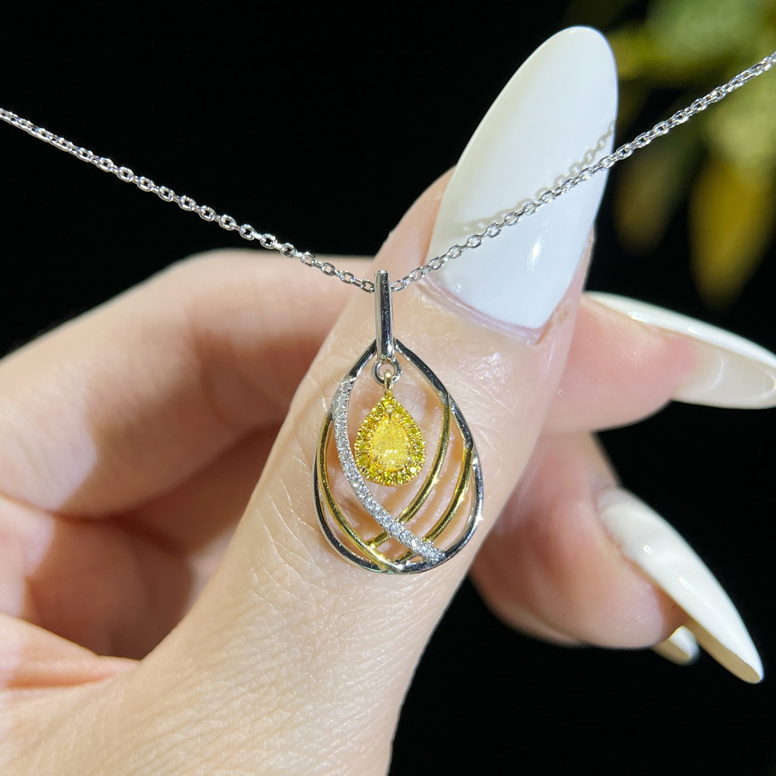 14k Gold 0.25 Ctw Natural Yellow Diamond & Diamond Necklace - 2