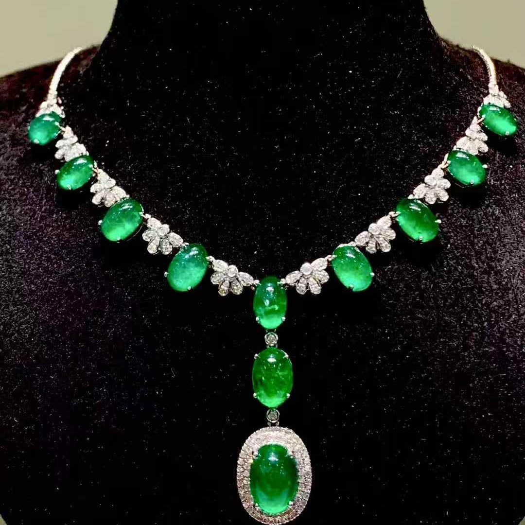 14k Gold 11 Ct Vivid Green Natural Emerald & Diamond Necklace - 4