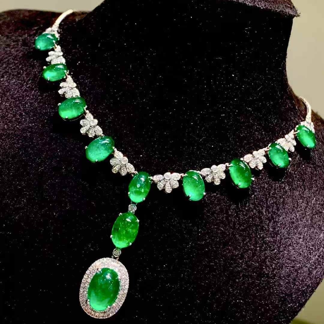 14k Gold 11 Ct Vivid Green Natural Emerald & Diamond Necklace - 5