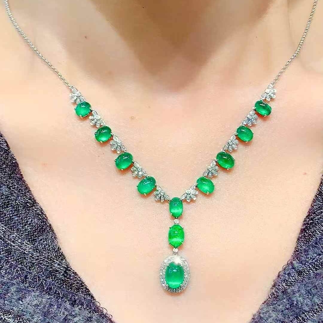 14k Gold 11 Ct Vivid Green Natural Emerald & Diamond Necklace - 6