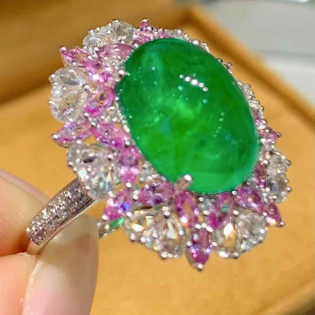 14k Gold 5.8 Ct Vivid Green Natural Emerald & Diamond Ring - 4