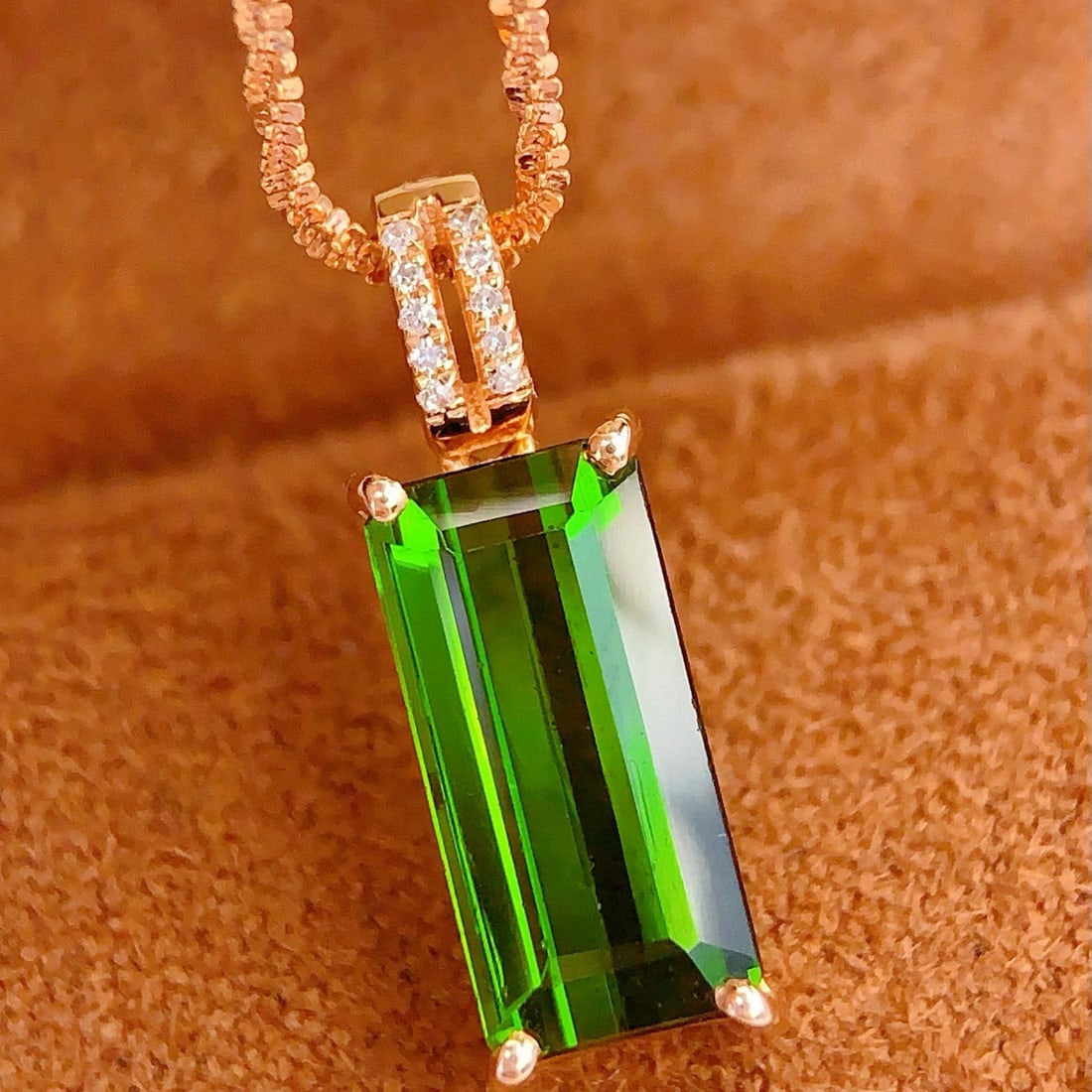 14k Gold 2.7 Ct Natural Tourmaline & Diamond Pendant( Without Chain ): Ref:231103047 // gold content:14k gold // main gemstone:tourmaline // shape:octagonal // carat weight:2. 7ct // color:green // treatment:natural // // adjacent gemstone 2 : diamond // number of