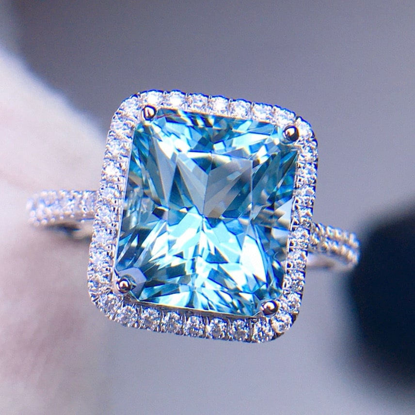 14k Gold 3.9 Ct Natural Aquamarine & Diamond Ring - 4