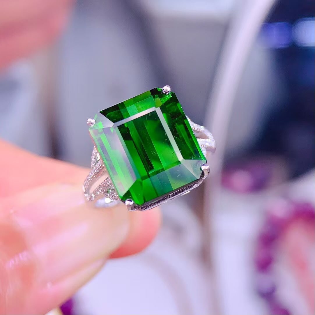 14k Gold 11 Ct Natural Tourmaline & Diamond Ring: Ref:231103049 // gold content:14k gold // ring size:7. 25us // // main gemstone:tourmaline // shape:octagonal // carat weight:11ct // color:green // treatment:natural // // adjacent gemstone 2 :