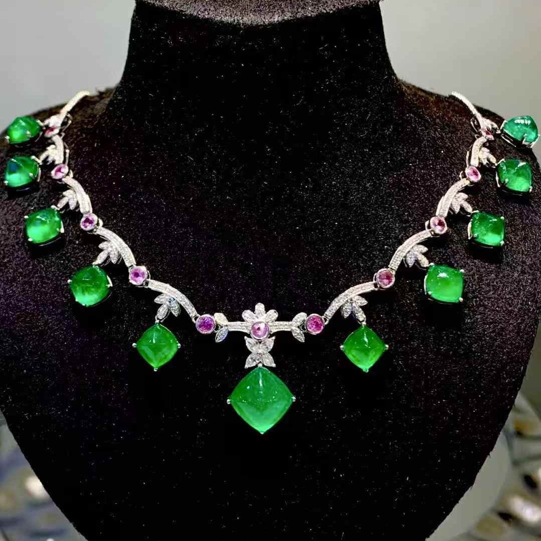 14k Gold 17.02 Ct Vivid Green Natural Emerald & Diamond & Sapphire Necklace: Ref:231103068 // gold content:14k gold // main gemstone:emerald // shape:sugar-loaf // carat weight:17. 02ct // color:vivid green // treatment:natural // // adjacent gemstone 2 : diamond // number of