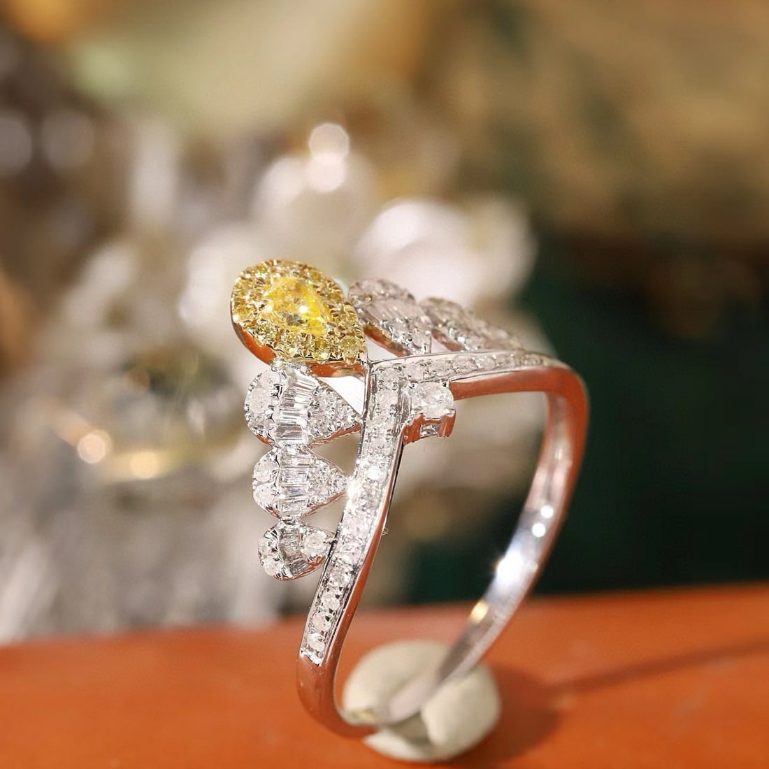 14k Gold 0.55 Ctw Natural Yellow Diamond & Diamond Ring - 7