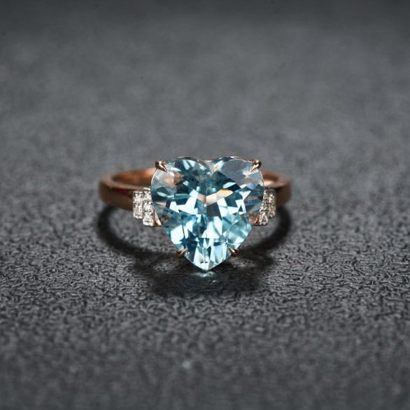 14k Gold 4.42 Ct Natural Aquamarine & Diamond Ring: Ref:231103093 // gold content:14k gold // ring size:7. 25us // // main gemstone:aquamarine // shape:heart // carat weight:4. 42ct // color:santa maria color // treatment:natural // // adjacent