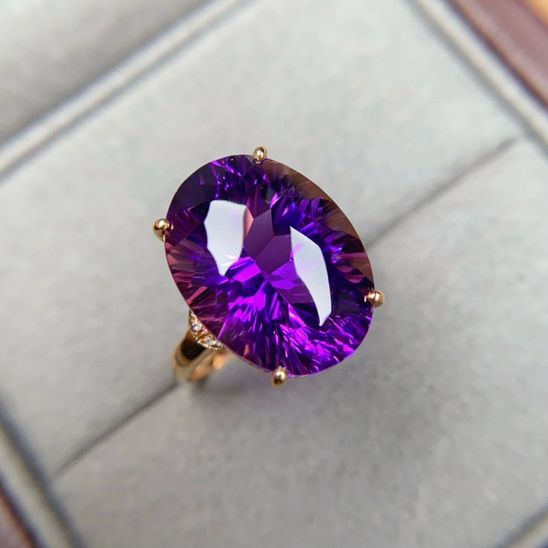 14k Gold 9.42 Ctw Natural Amethyst & Diamond Ring: Ref:231103096 // gold content:14k gold // ring size:7. 25us // // main gemstone:amethyst // shape:oval // carat weight:9. 4ct // color:purple // treatment:natural // // adjacent gemstone 2 : diamond