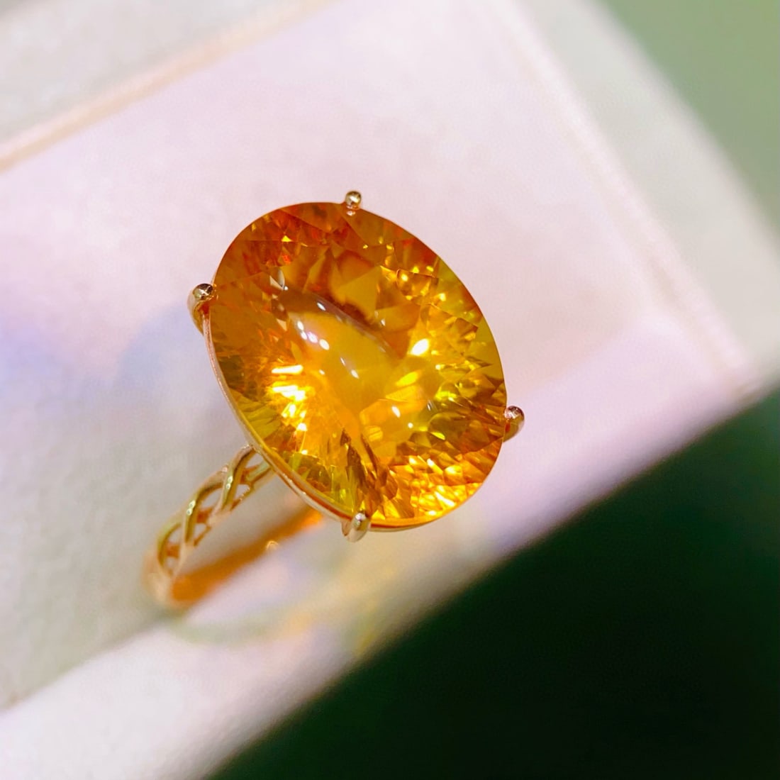 14k Gold 9.35 Ct Natural Citrine Ring: Ref:231103098 // gold content:14k gold // ring size:7. 25us // // main gemstone:citrine // shape:oval // carat weight:9. 35ct // color:yellow // treatment:natural // Condition: New Low Estimate: