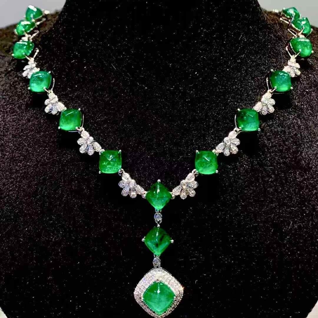 14k Gold 12.5 Ct Vivid Green Natural Emerald & Diamond Necklace - 4