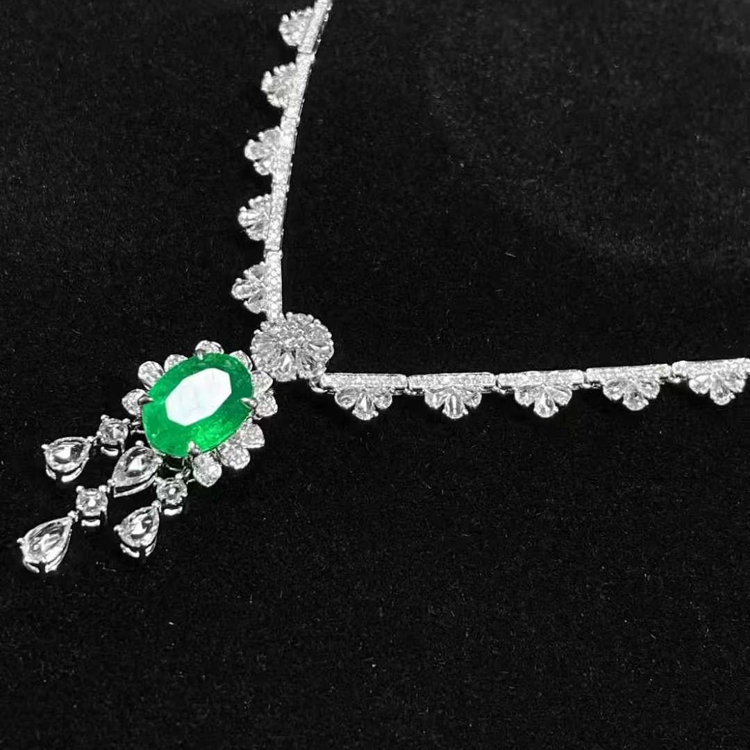 14k Gold 3.85 Ctw Vivid Green Natural Emerald & Diamond Necklace - 4