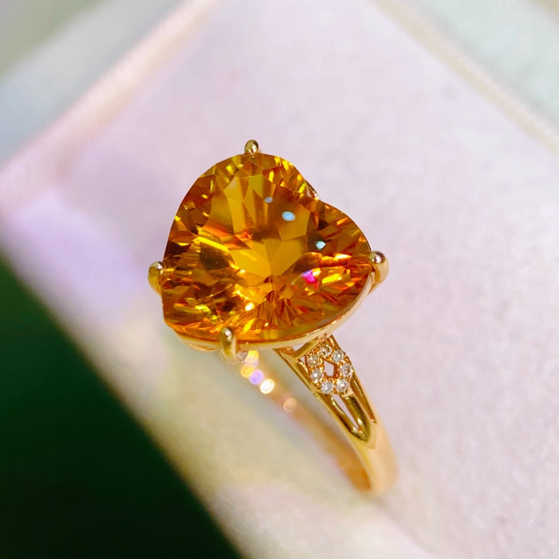 14k Gold 5.24 Ctw Natural Citrine & Diamond Ring: Ref:231103179 // gold content:14k gold // ring size:7. 25us // // main gemstone:citrine // shape:heart // carat weight:5. 2ct // color:yellow // treatment:natural // // adjacent gemstone 2 : diamond