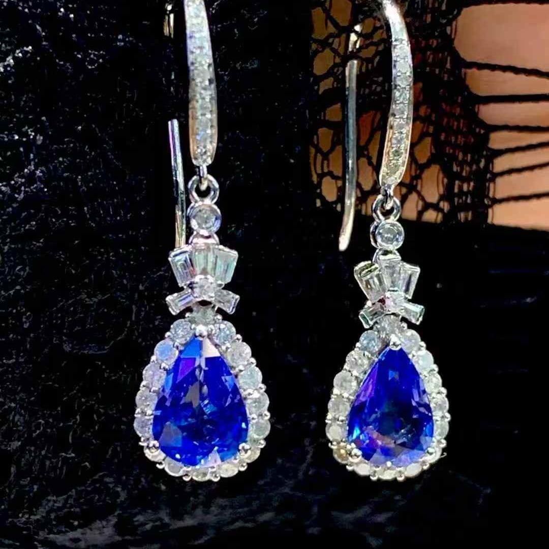 14k Gold 1.5 Ct Natural Sapphire & Diamond Earrings: Ref:231103187 // gold content:14k gold // main gemstone:sapphire // shape:pear // carat weight:1. 5ct // color:royal blue // treatment:natural // // adjacent gemstone 2 : diamond // shape:round //