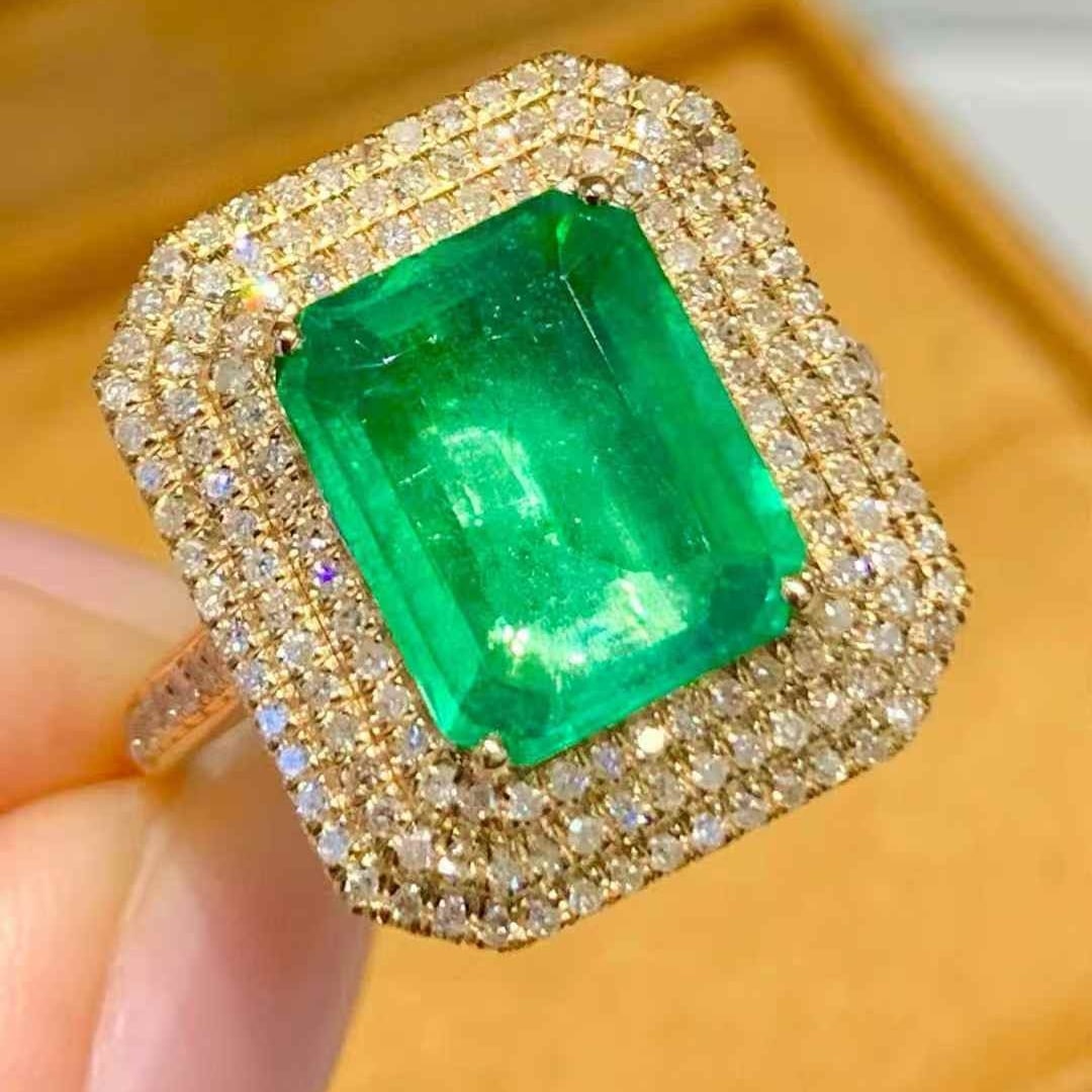 14k Gold 2.6 Ct Vivid Green Natural Emerald & Diamond Ring: Ref:231103190 // gold content:14k gold // ring size:7. 25us // // main gemstone:emerald // shape:octagonal // carat weight:2. 6ct // color:vivid green // treatment:natural // // adjacent gemstone 2 :