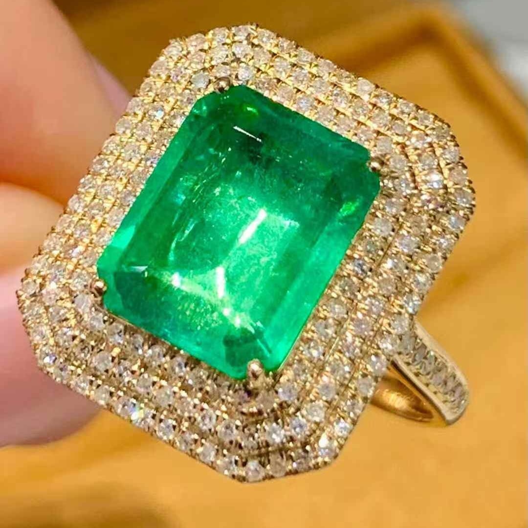 14k Gold 2.6 Ct Vivid Green Natural Emerald & Diamond Ring - 3