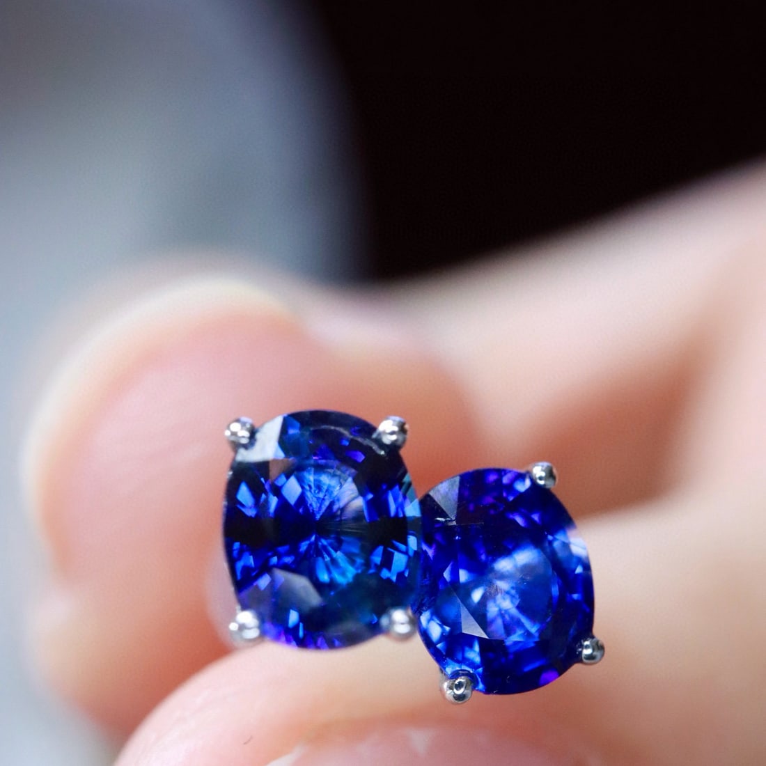 14k Gold 1.38 Ct Natural Sapphire Earrings: Ref:231103194 // gold content:14k gold // main gemstone:sapphire // shape:oval // carat weight:1. 38ct // color:blue // treatment:natural // Condition: New Low Estimate: 2600.00 High Estimate: 4000.00