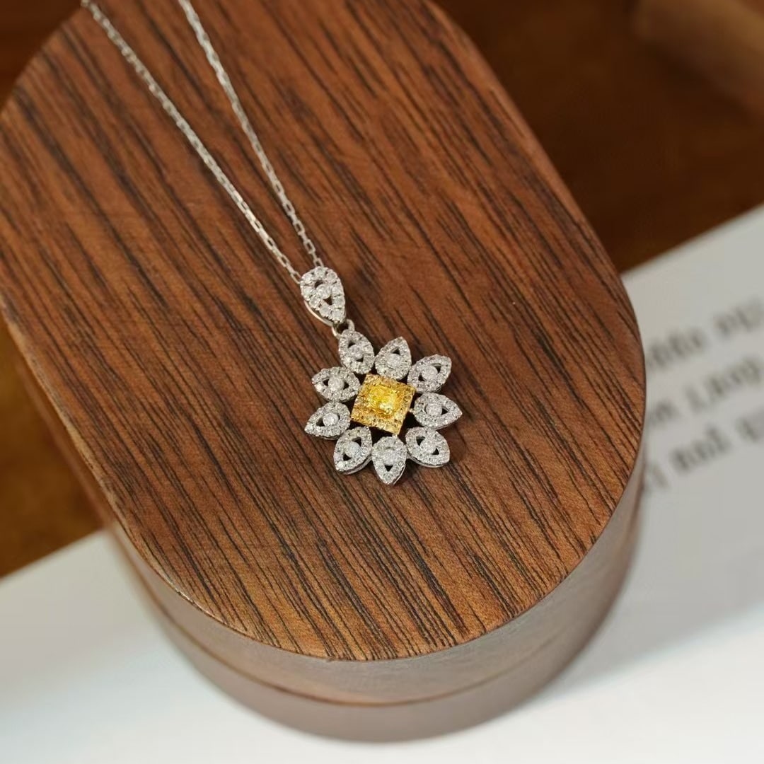 14k Gold 0.55 Ct Natural Color Diamond Necklace - 5