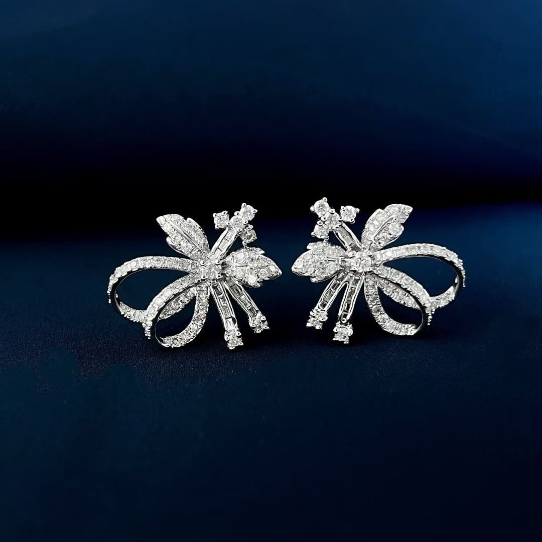 14k Gold 0.96 Ct Natural H Diamond Earrings: Ref:231103207 // gold content:14k gold // main gemstone:diamond // shape:multiple // carat weight:0. 96ct // clarity grade:vs-si // color:h // treatment:natural // Condition: New Low Estimate: