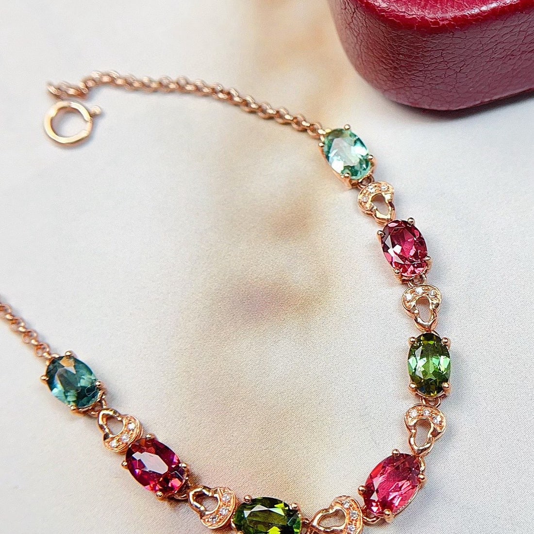 14k Gold 3 Ct Natural Tourmaline & Diamond Bracelet: Ref:231103216 // gold content:14k gold // main gemstone:tourmaline // shape:oval // carat weight:3ct // color:color // treatment:natural // // adjacent gemstone 2 : diamond // number of stones:18 //
