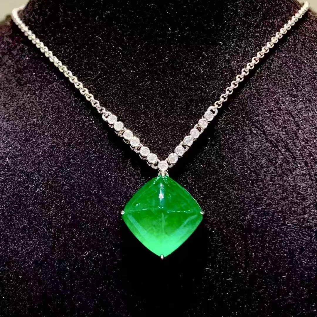 14k Gold 8.88 Ct Vivid Green Natural Emerald & Diamond Necklace: Ref:231103228 // gold content:14k gold // main gemstone:emerald // shape:sugar-loaf // carat weight:8. 88ct // color:vivid green // treatment:natural // // adjacent gemstone 2 : diamond //