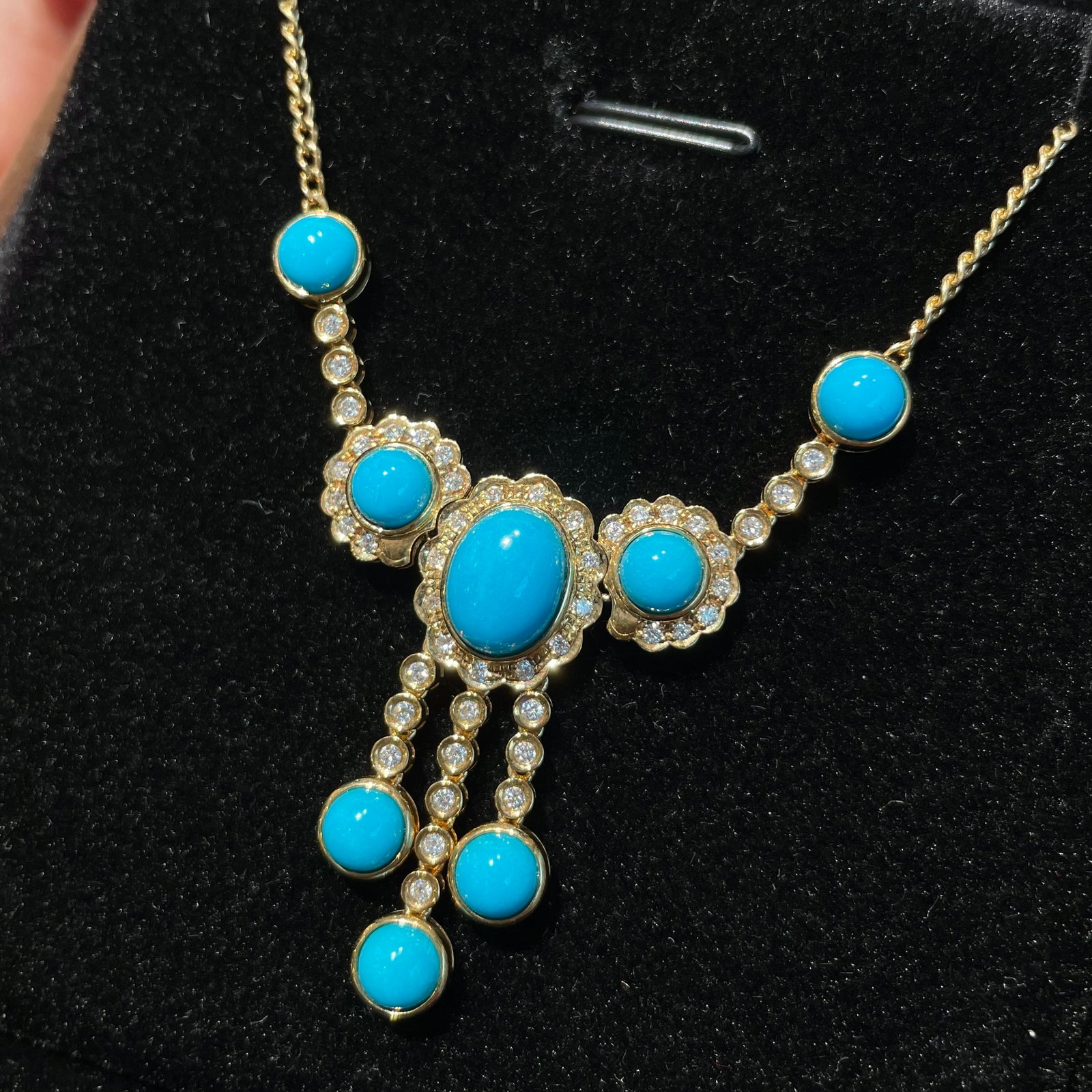 14k Gold 6 Ct Natural Blue Turquoise & Diamond Necklace: Ref:231103254 // gold content:14k gold // main gemstone:blue turquoise // shape:multiple // carat weight:6ct // color:blue // treatment:natural // // adjacent gemstone 2 : diamond // shape:round //