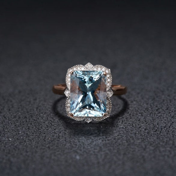 14k Gold 4.48 Ct Natural Aquamarine & Diamond Ring: Ref:231104002 // gold content:14k gold // ring size:7. 25us // // main gemstone:aquamarine // shape:octagonal // carat weight:4. 48ct // color:santa maria color // treatment:natural // // adjacent
