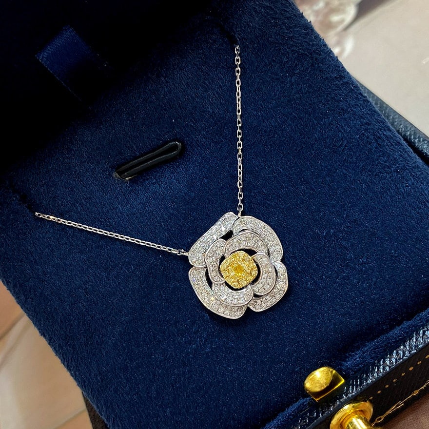 14k Gold 0.60 Ctw Natural Yellow Diamond & Diamond & Flowers Necklace - 4