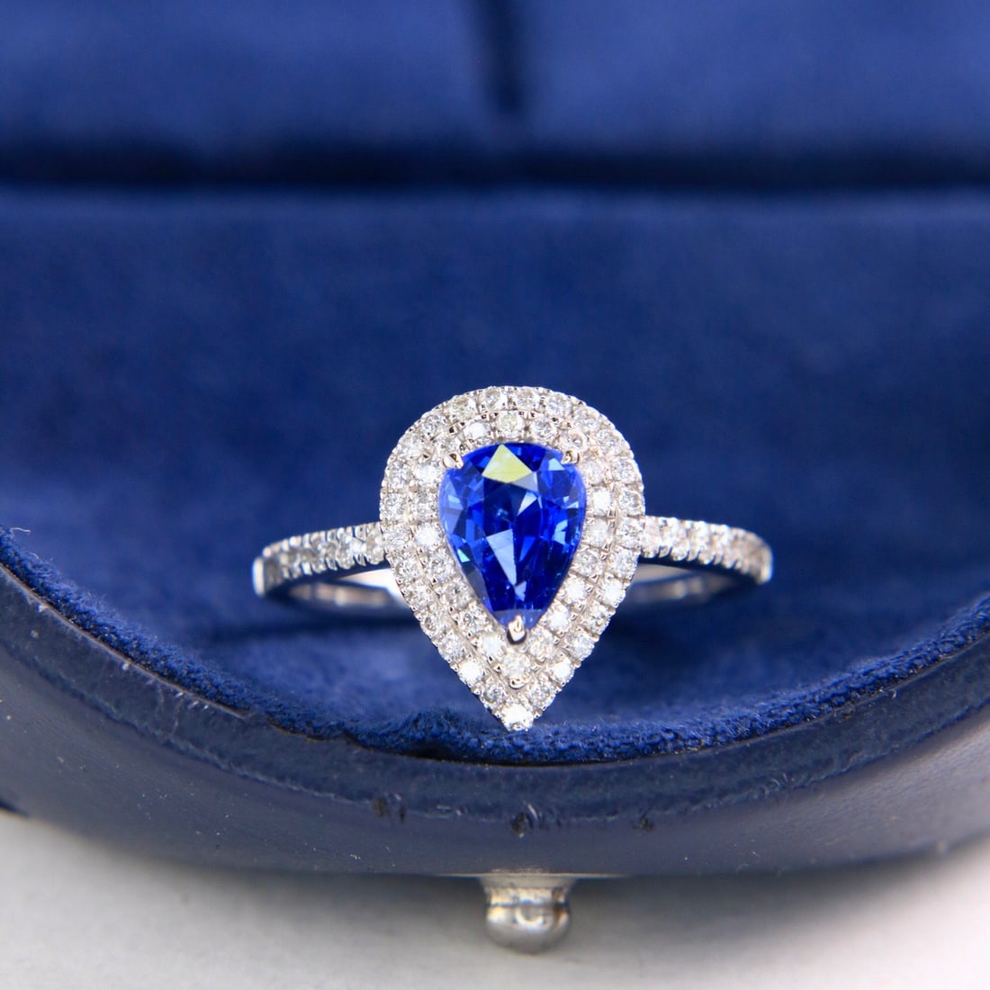14k Gold 1.52 Ctw Natural Sapphire & Diamond Ring: Ref:231104069 // gold content:14k gold // ring size:7. 25us // // main gemstone:sapphire // shape:pear // carat weight:1. 14ct // clarity grade:vs2 // color:cornflower blue // treatment:natural // // 