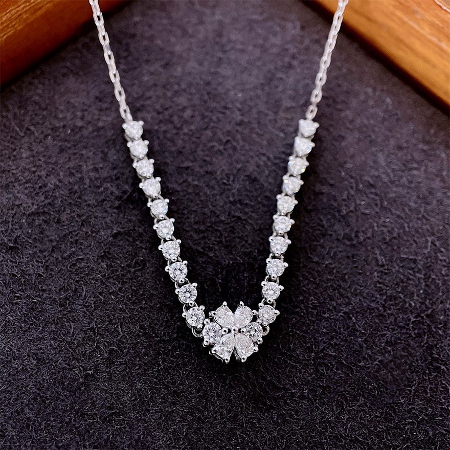 14k Gold 0.78 Ct Natural H Diamond Necklace: Ref:231104071 // gold content:14k gold // main gemstone:diamond // shape:multiple // carat weight:0. 78ct // clarity grade:vs-si // color:h // treatment:natural // Condition: New Low Estimate: