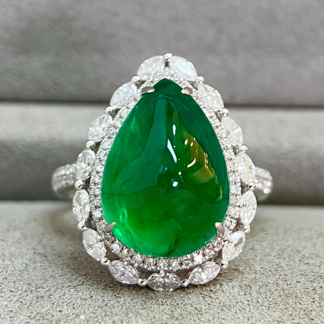 14k Gold 8.34 Ctw Vivid Green Natural Emerald & Diamond Ring - 2