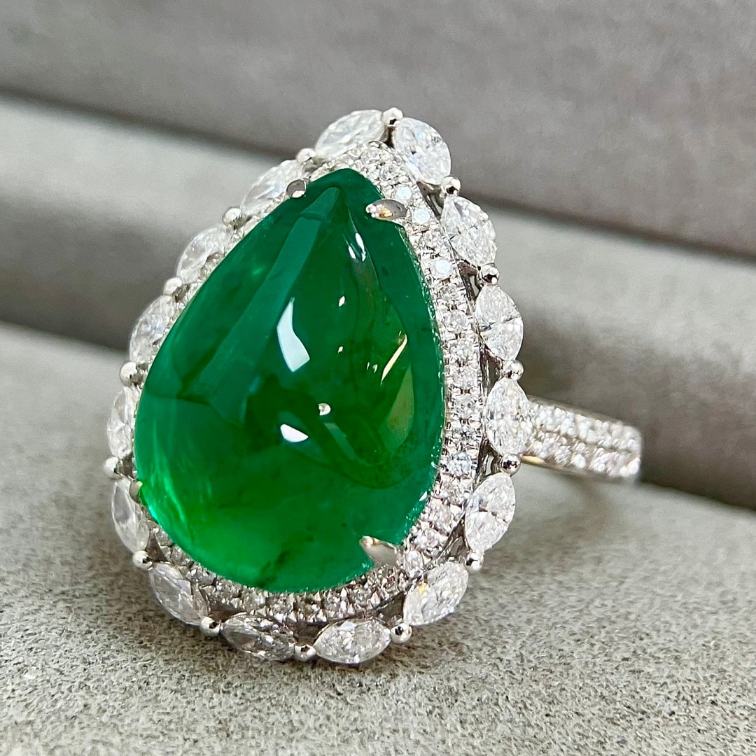 14k Gold 8.34 Ctw Vivid Green Natural Emerald & Diamond Ring - 4