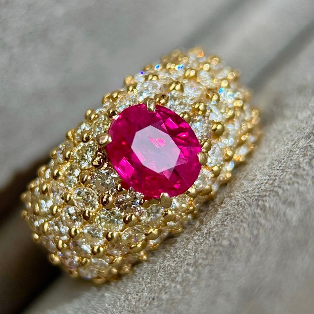 14k Gold 4.61 Ctw Natural Ruby & Diamond Ring: Ref:231104088 // gold content:14k gold // ring size:7. 25us // // main gemstone:ruby // shape:oval // carat weight:2. 03ct // color:red // treatment:natural // // adjacent gemstone 2 : diamond // shap