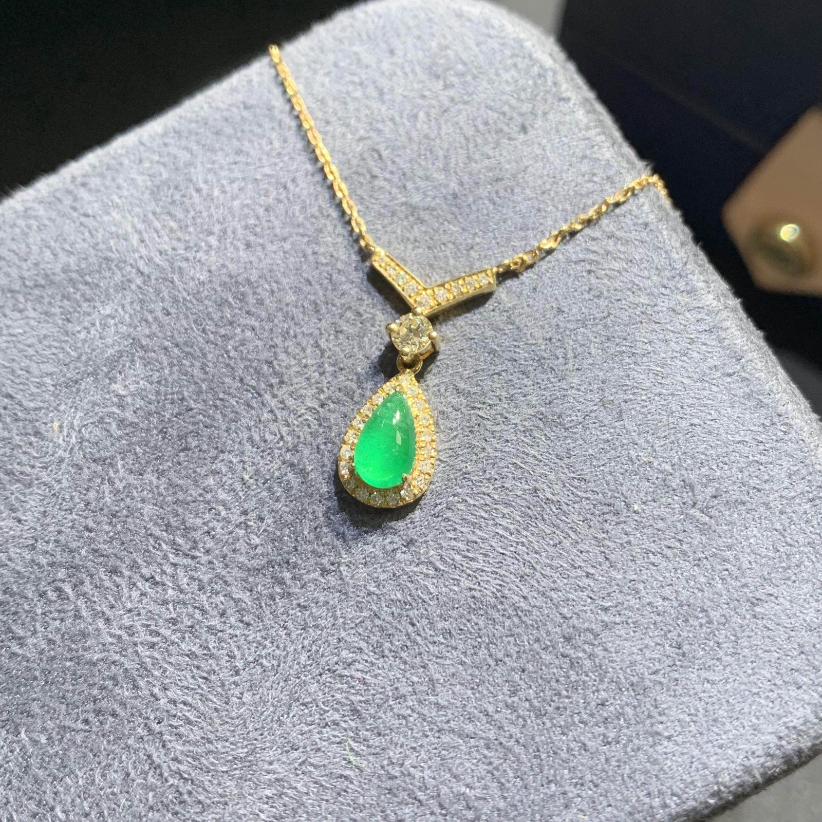 14k Gold 0.70 Ctw Natural Emerald & Diamond Necklace - 2