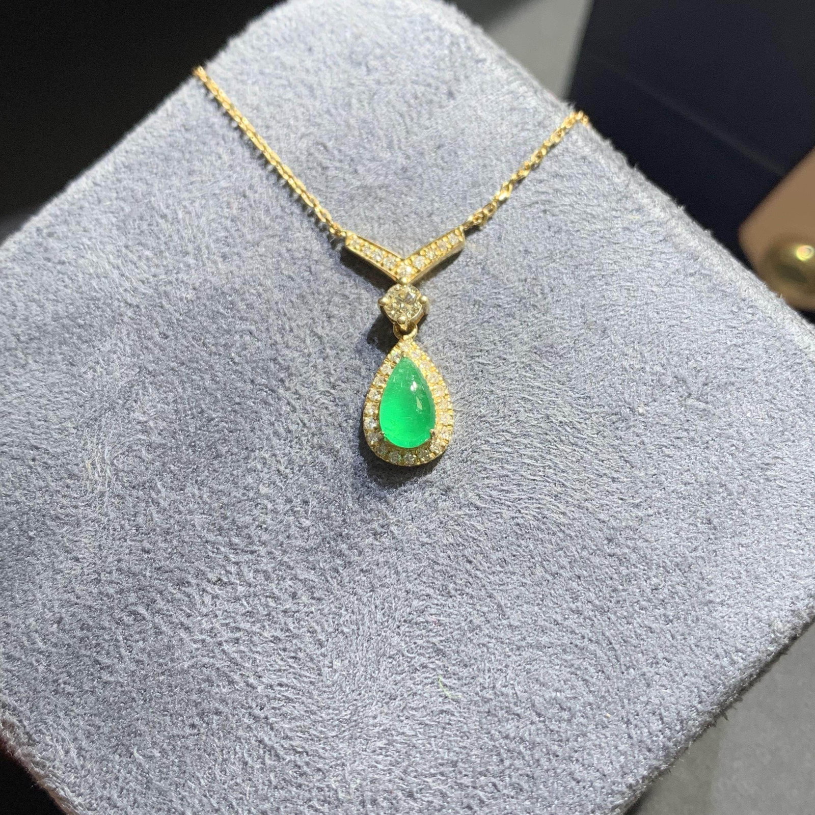 14k Gold 0.70 Ctw Natural Emerald & Diamond Necklace - 4
