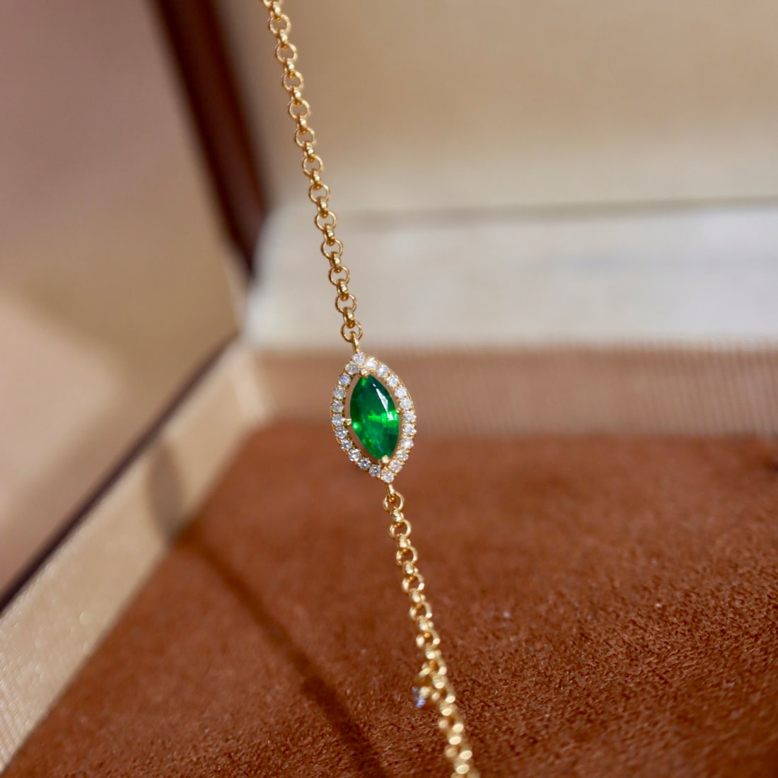 14k Gold 0.36 Ctw Vivid Green Natural Emerald & Diamond Bracelet - 3