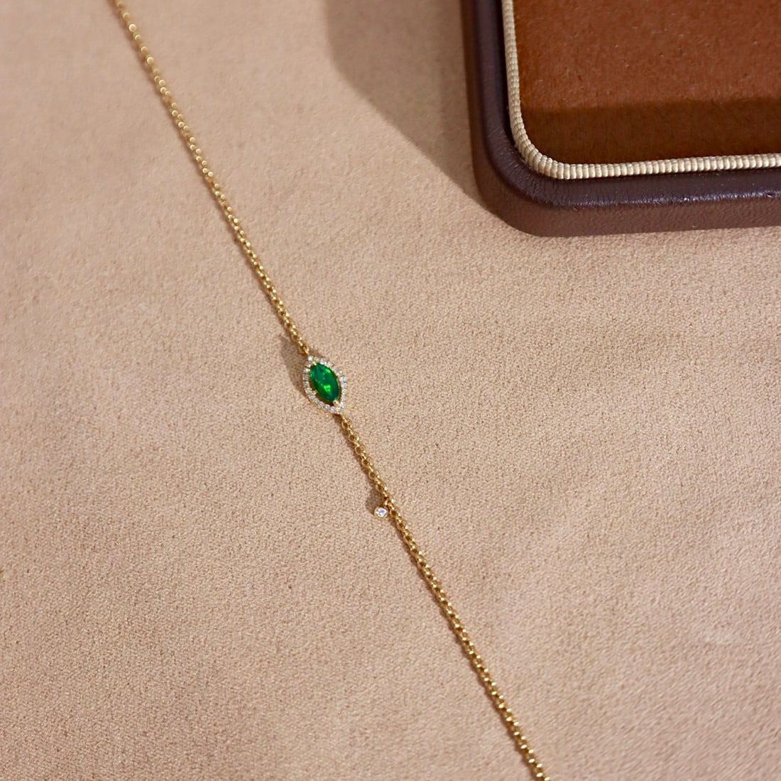 14k Gold 0.36 Ctw Vivid Green Natural Emerald & Diamond Bracelet - 5