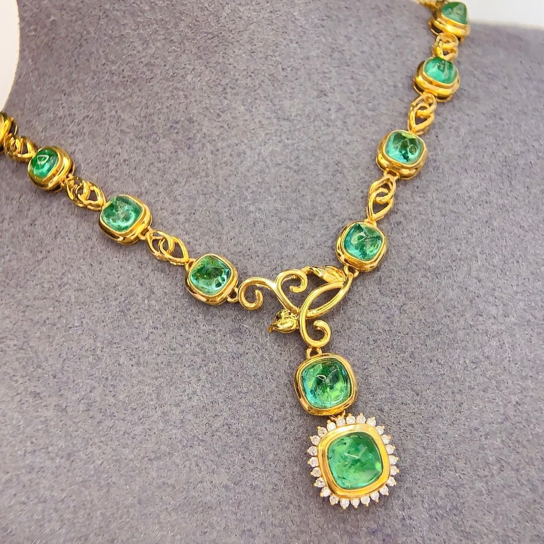 14k Gold 8 Ct Natural Emerald & Diamond Necklace - 3