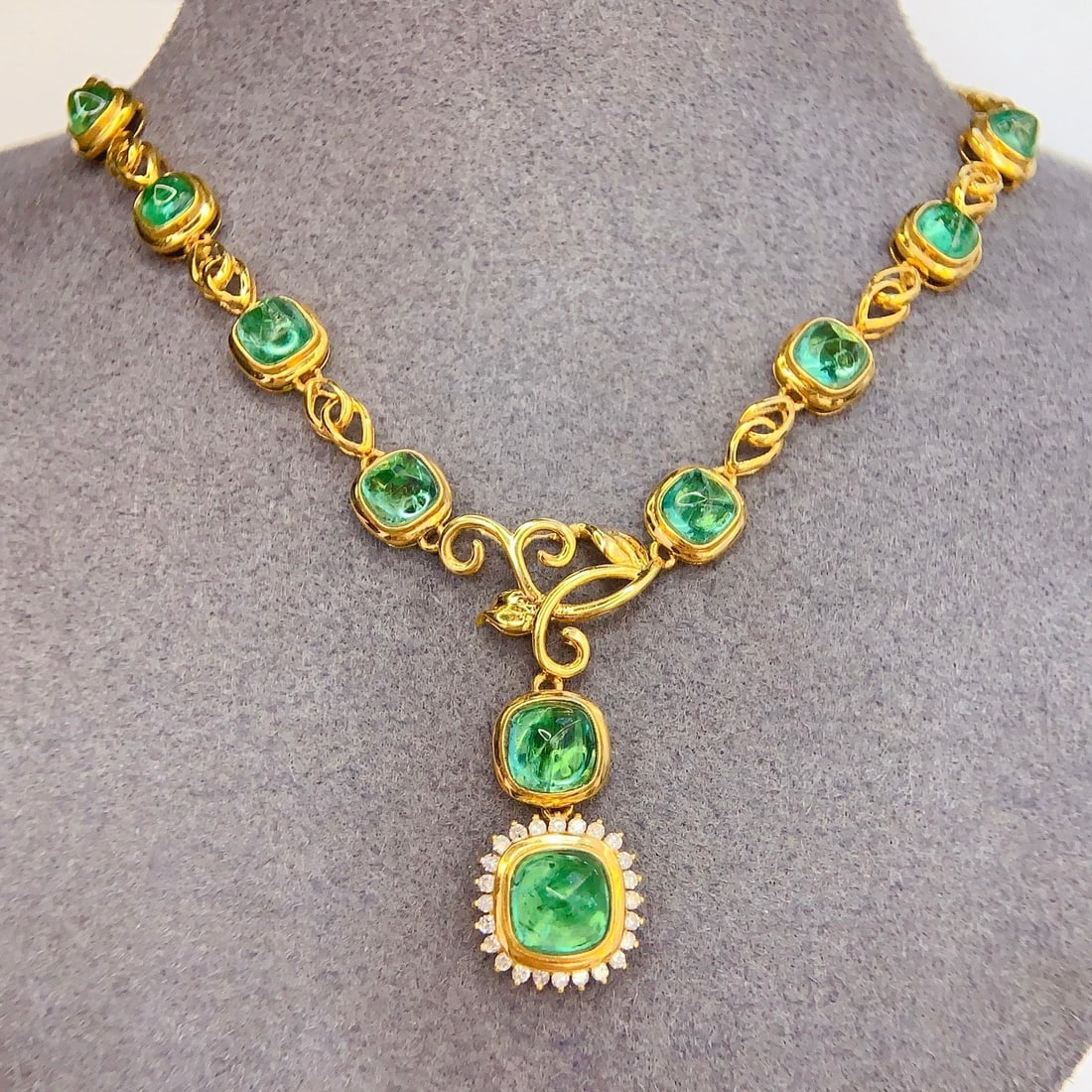 14k Gold 8 Ct Natural Emerald & Diamond Necklace - 4