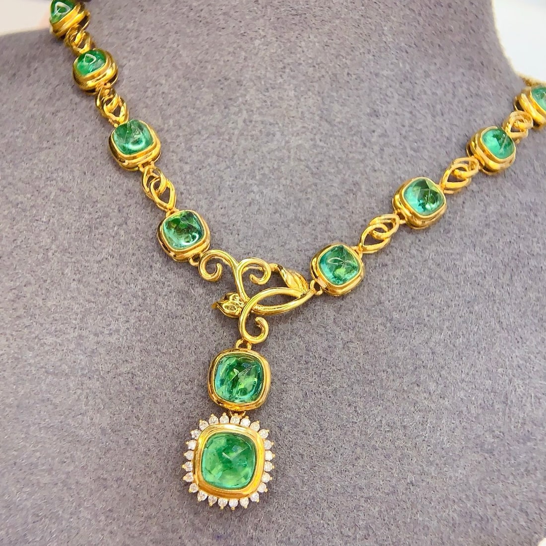 14k Gold 8 Ct Natural Emerald & Diamond Necklace - 5