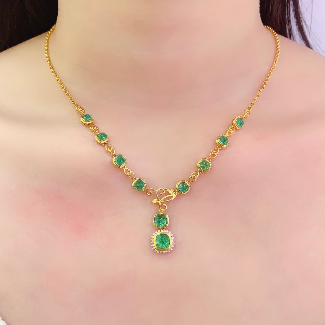 14k Gold 8 Ct Natural Emerald & Diamond Necklace - 6