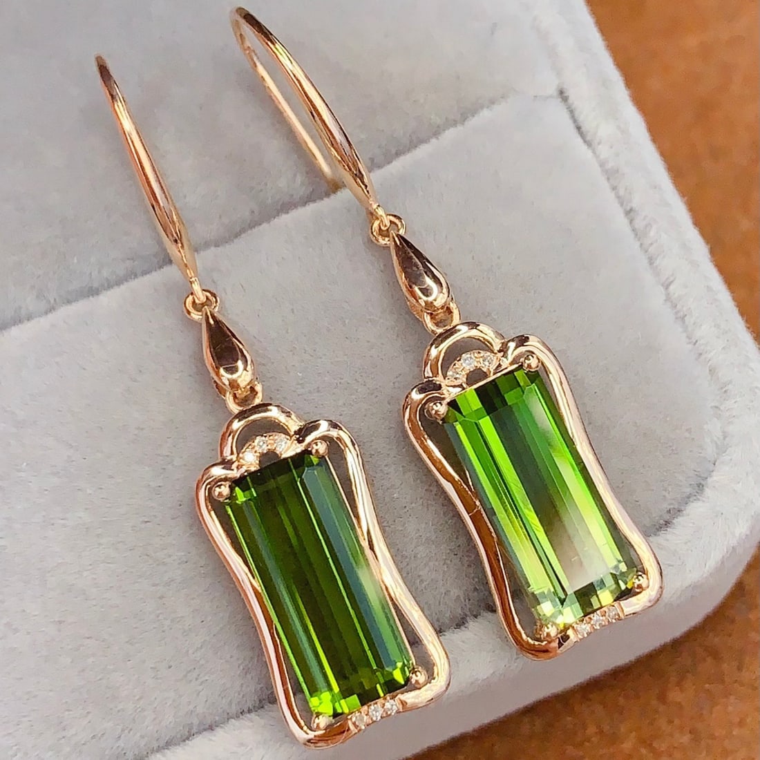 14k Gold 6.2 Ct Natural Tourmaline & Diamond Earrings: Ref:231104105 // gold content:14k gold // main gemstone:tourmaline // shape:octagonal // carat weight:6. 2ct // color:green // treatment:natural // // adjacent gemstone 2 : diamond // number of