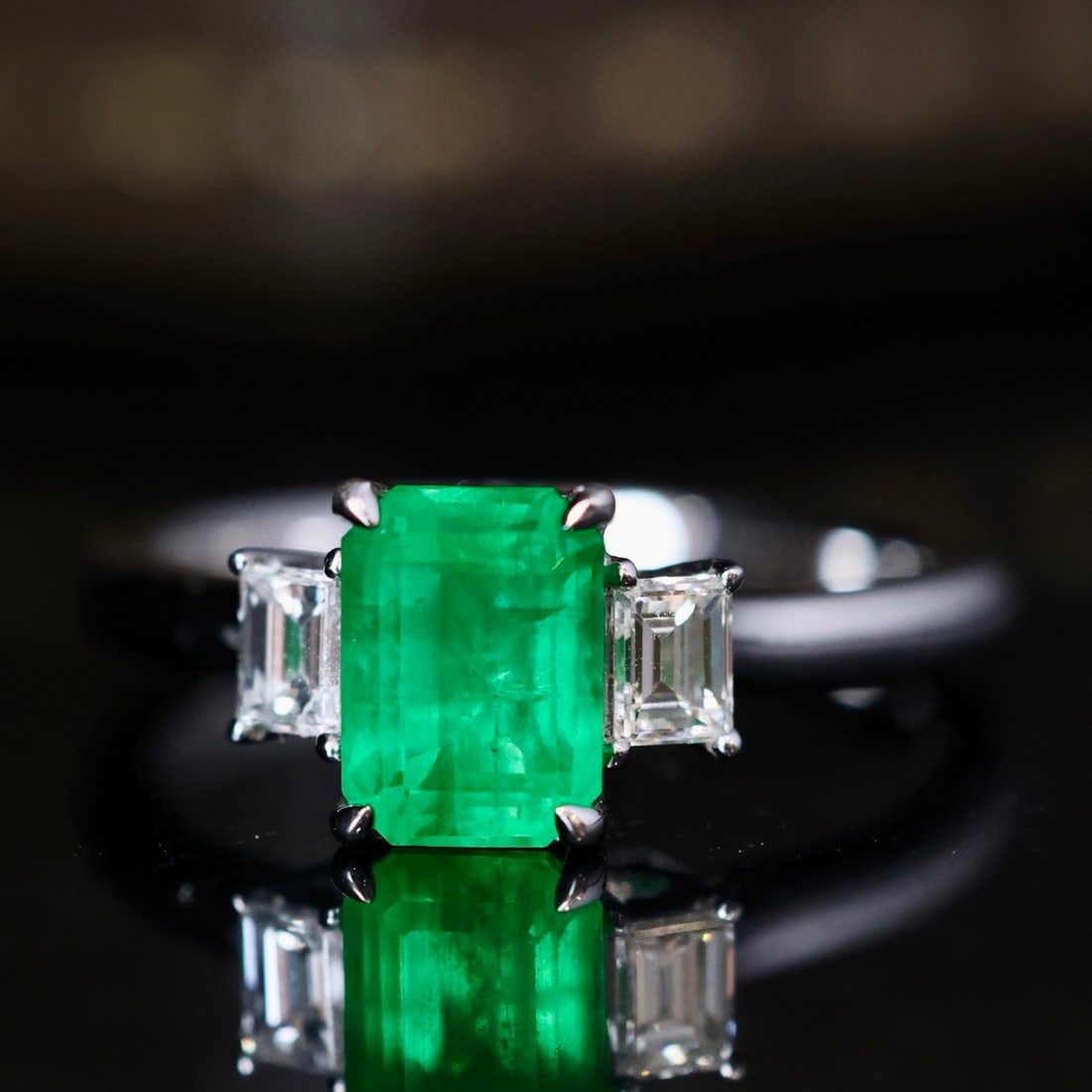 14k Gold 1.69 Ctw Vivid Green Natural Emerald & Diamond Ring: Ref:231104116 // gold content:14k gold // ring size:7. 25us // // main gemstone:emerald // shape:octagonal // carat weight:1. 37ct // color:vivid green // treatment:natural // // adjacent gemstone 2