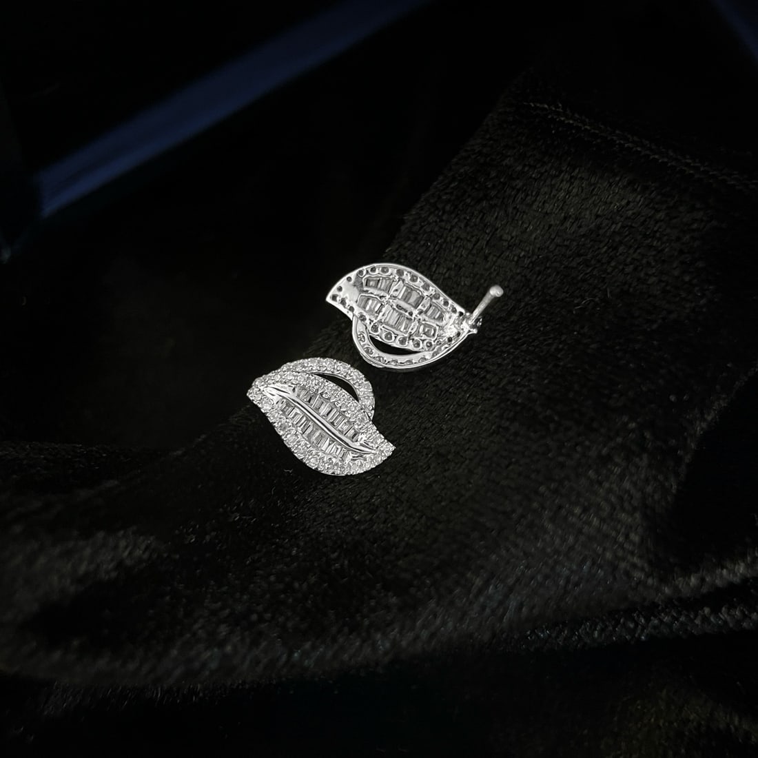 14k Gold 0.58 Ct Natural H Diamond Earrings - 4
