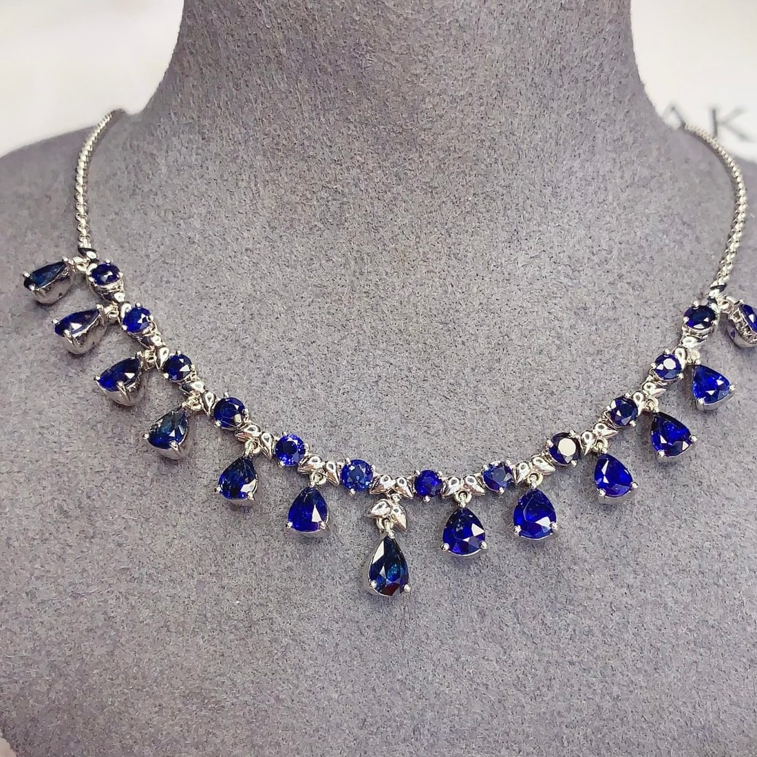 14k Gold 7.55 Ct Natural Sapphire Necklace - 2