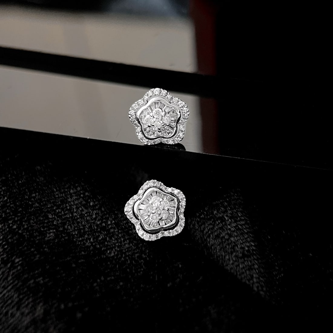 14k Gold 0.48 Ct Natural H Diamond Earrings - 4