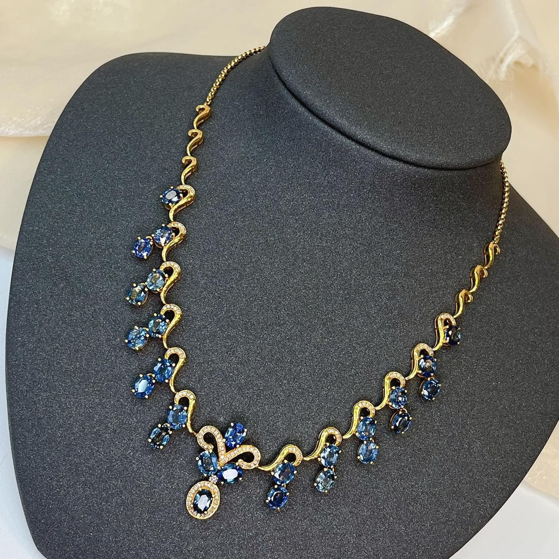 14k Gold 11.60 Ct Natural Sapphire & Diamond Necklace - 2