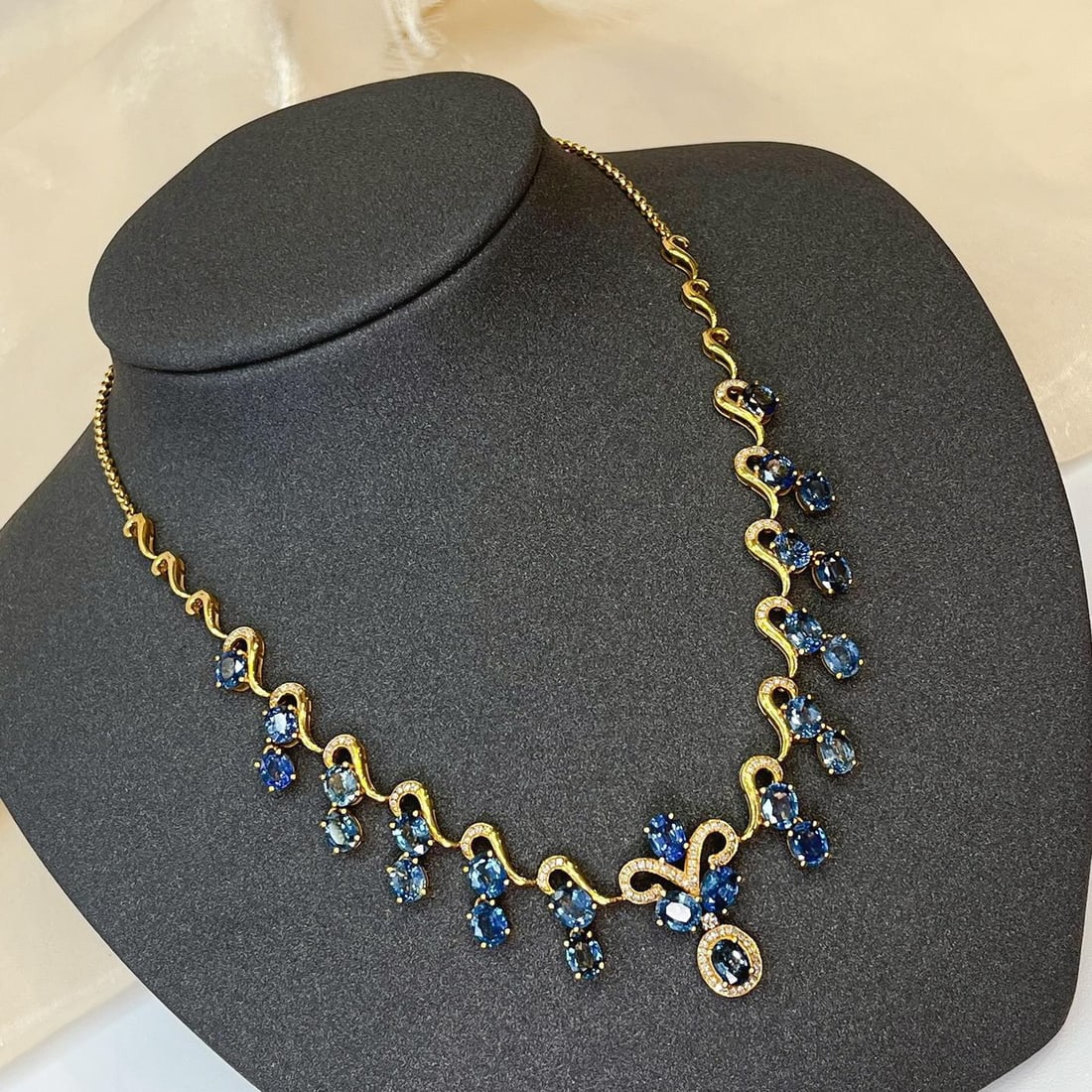 14k Gold 11.60 Ct Natural Sapphire & Diamond Necklace - 3