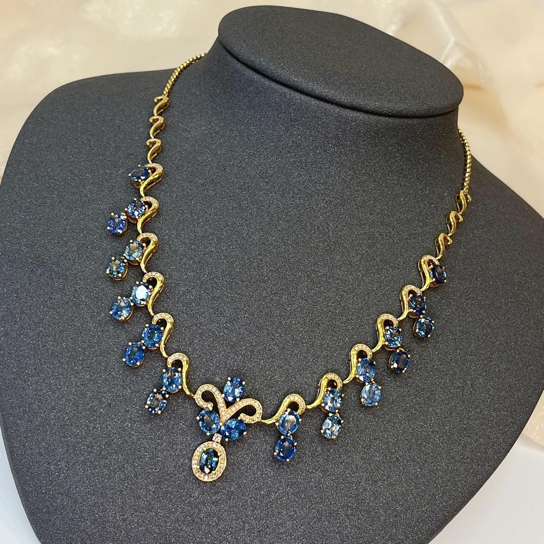 14k Gold 11.60 Ct Natural Sapphire & Diamond Necklace - 6
